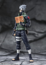 Load image into Gallery viewer, Naruto: Shippuden S.H.Figuarts Kakashi Hatake (Famed Sharingan Hero)