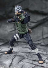 Load image into Gallery viewer, Naruto: Shippuden S.H.Figuarts Kakashi Hatake (Famed Sharingan Hero)